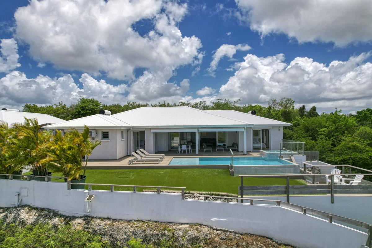 38.Location villa 3 chambres piscine vue mer Le Gosier Guadeloupe